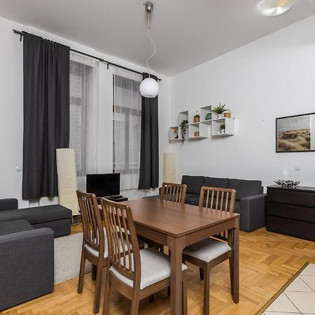 بودابست Cosy 1 Bedroom Apartment In Gozsdu Court المظهر الخارجي الصورة