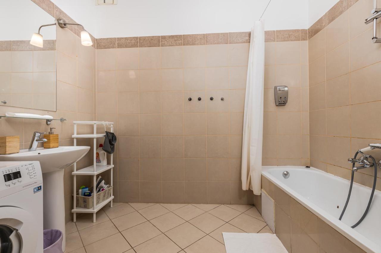 بودابست Cosy 1 Bedroom Apartment In Gozsdu Court المظهر الخارجي الصورة